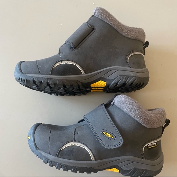 KEEN Kootenay mid height insulated/waterproof boots. Unisex size 2 - Picture 1 of 5